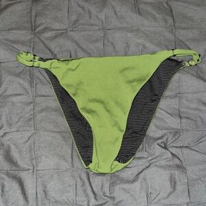 Acacia ribbed bottom L